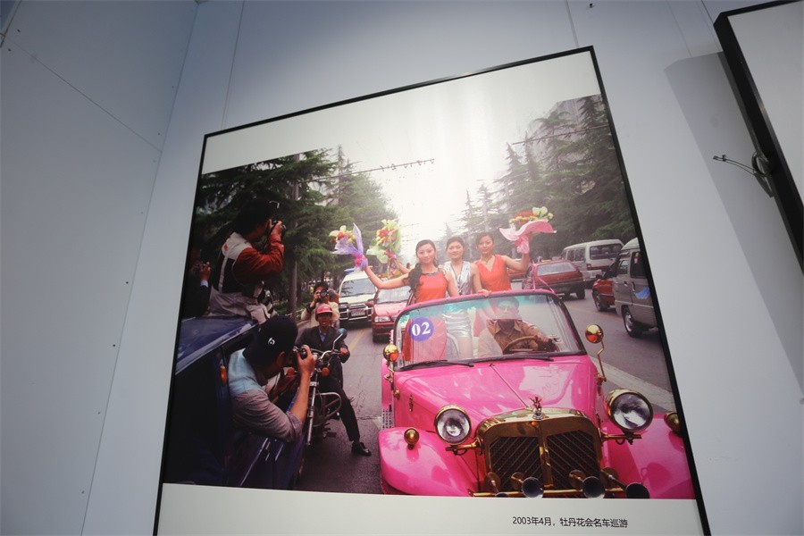 高均海摄影艺术40年系列展【牡丹记】今日举行