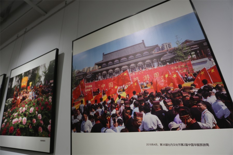 高均海摄影艺术40年系列展【牡丹记】今日举行