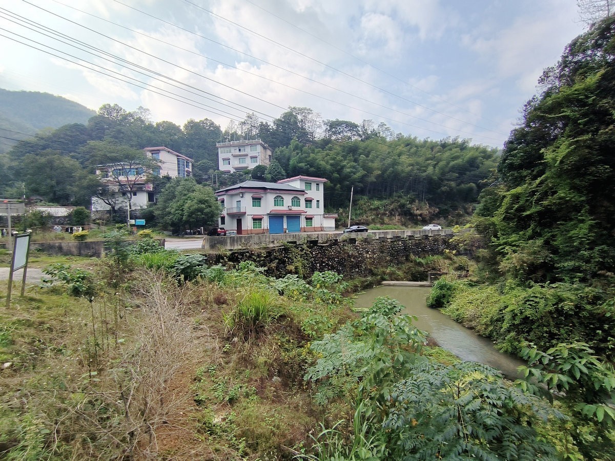 漫步星城 走街串巷（404）关上村