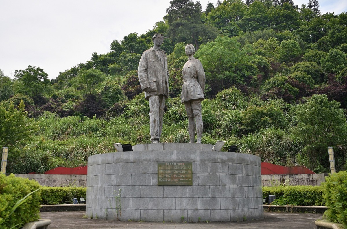 井冈山象山阉——毛 泽东贺子珍婚礼处-7