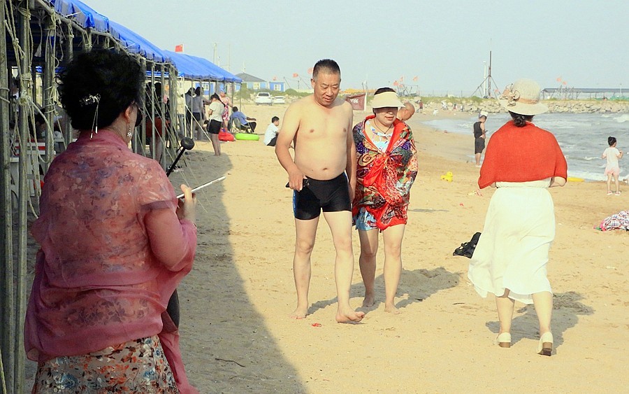 《不老松：纪实摄影》【大美河山系列报導】三游东戴河！ (82)杨家浴场丽人海滨留影！
