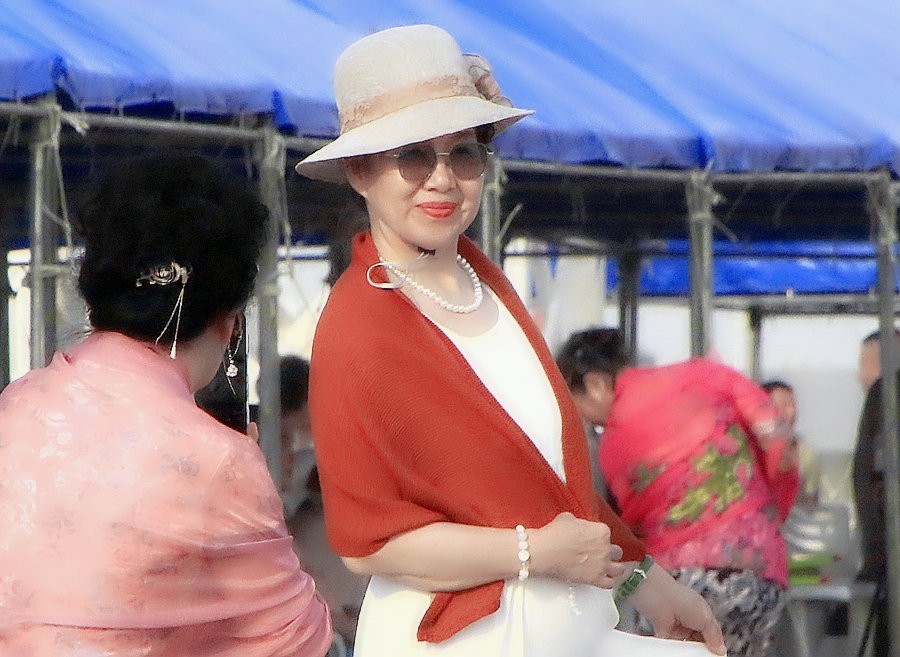 《不老松：纪实摄影》【大美河山系列报導】三游东戴河！ (82)杨家浴场丽人海滨留影！