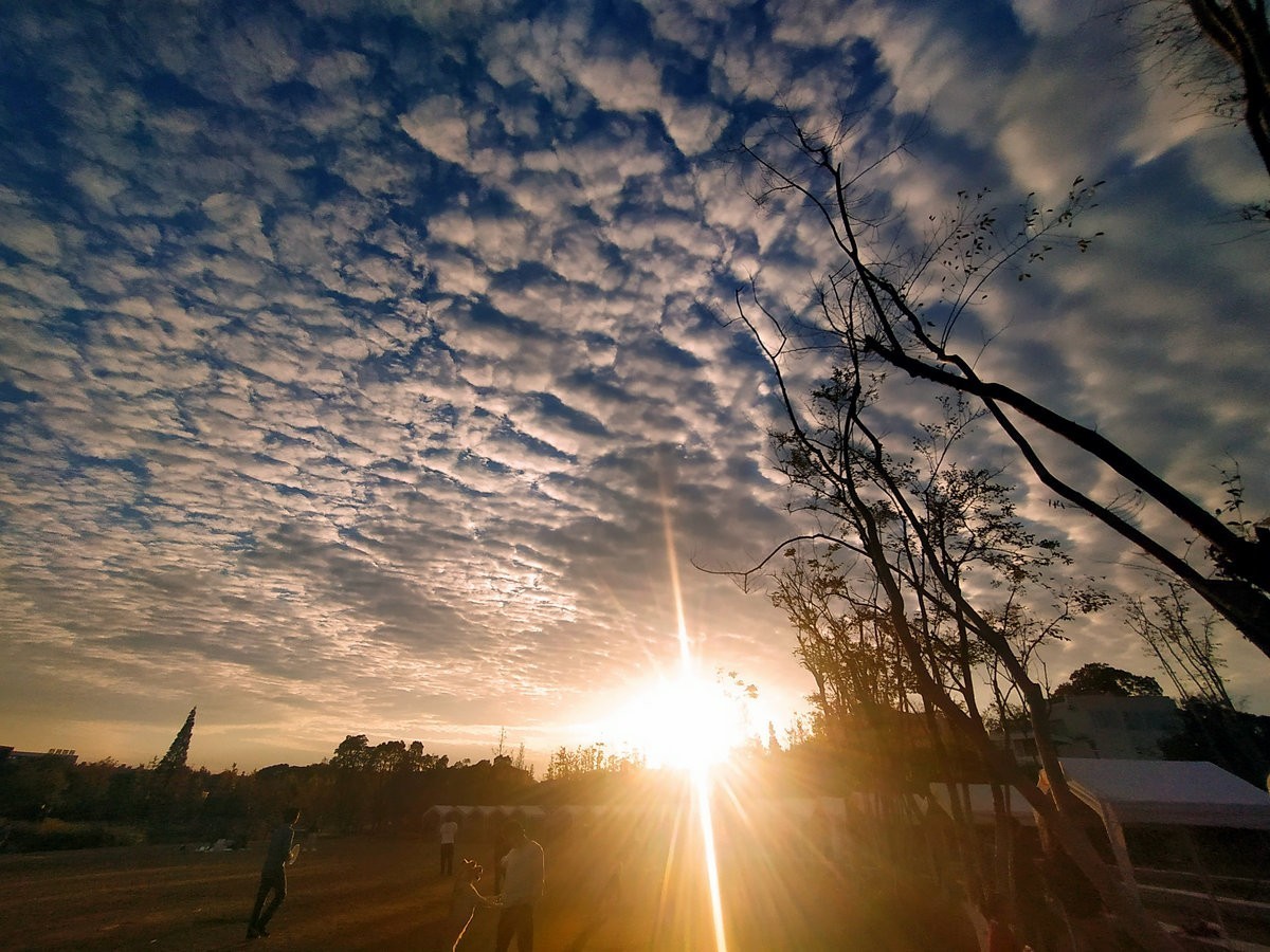 漫步星城 走街串巷（306）水光潋滟晴方好  湖边饮茶赏晚霞