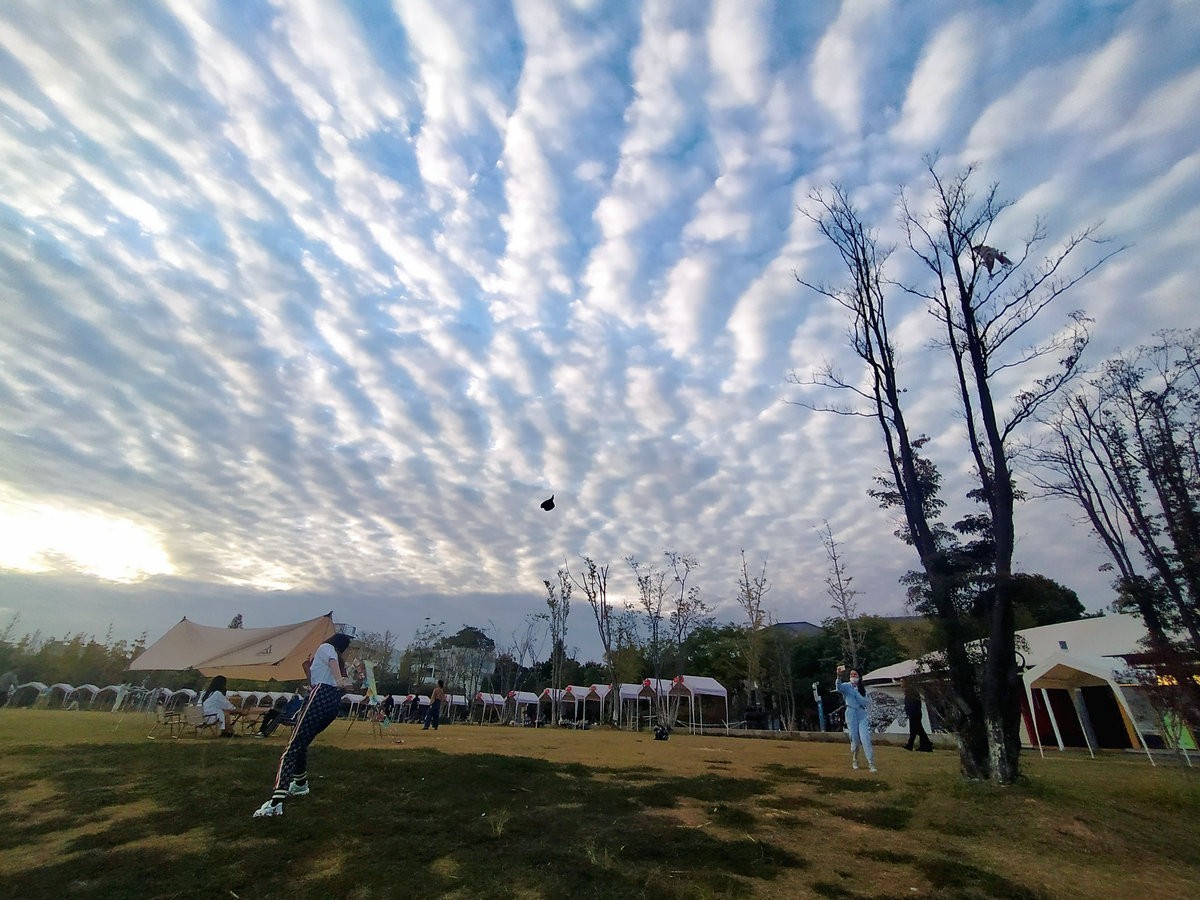 漫步星城 走街串巷（306）水光潋滟晴方好  湖边饮茶赏晚霞