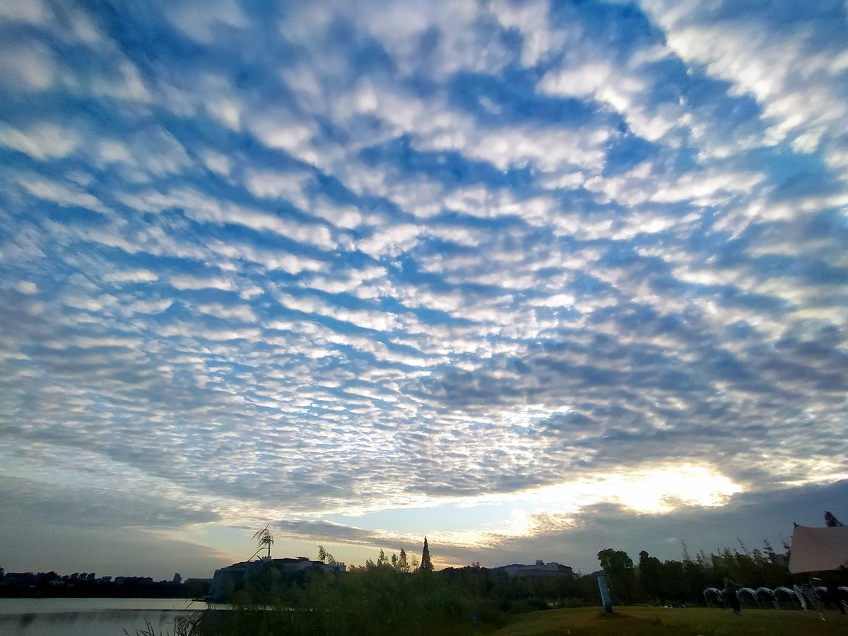 漫步星城 走街串巷（306）水光潋滟晴方好  湖边饮茶赏晚霞