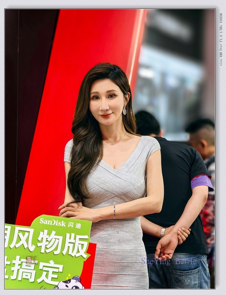 观看第25届照相机械器材技术展