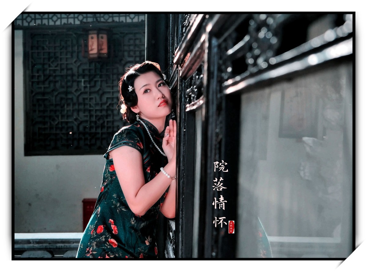 旗袍美女人像∶《院落情怀》