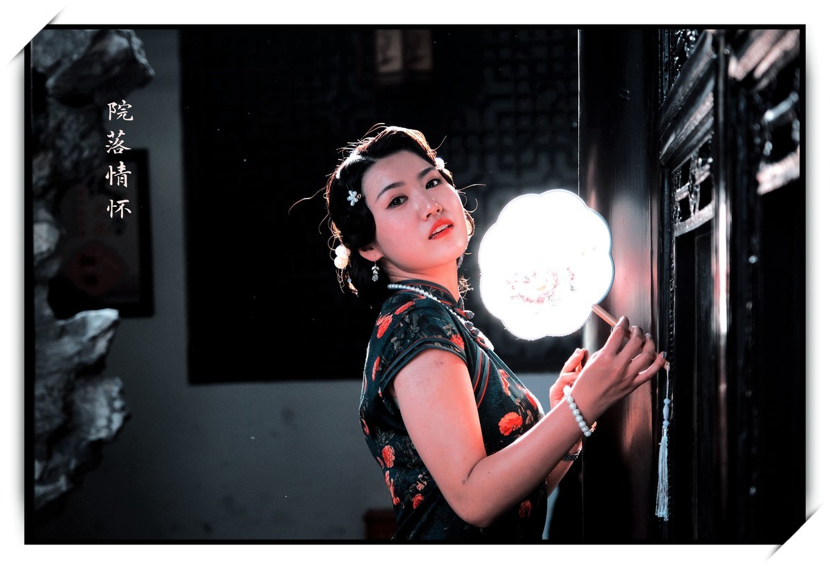 旗袍美女人像∶《院落情怀》