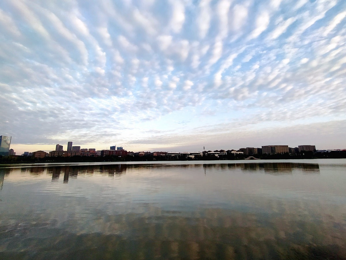 漫步星城 走街串巷（306）水光潋滟晴方好  湖边饮茶赏晚霞