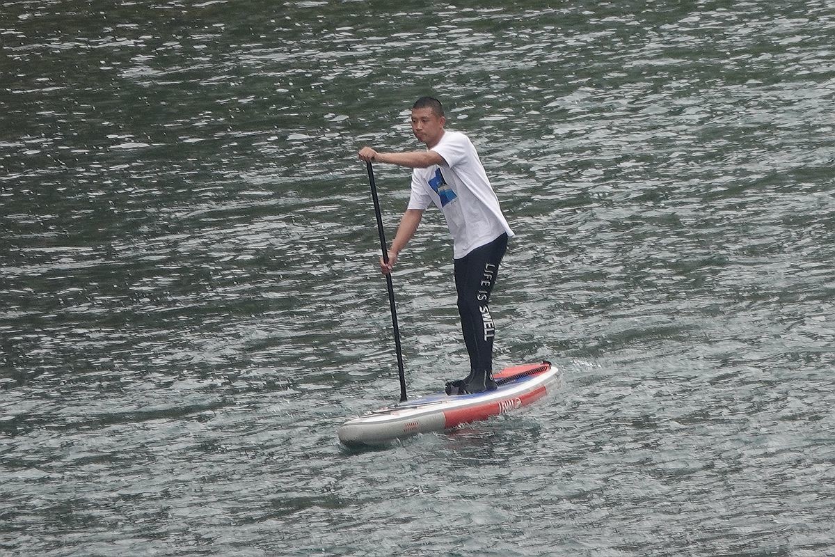 这里的人三月里就下水游泳了