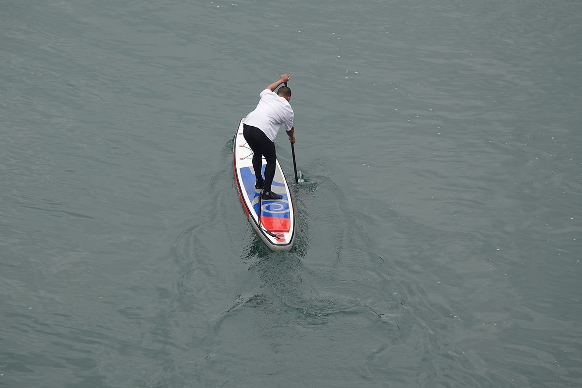 这里的人三月里就下水游泳了