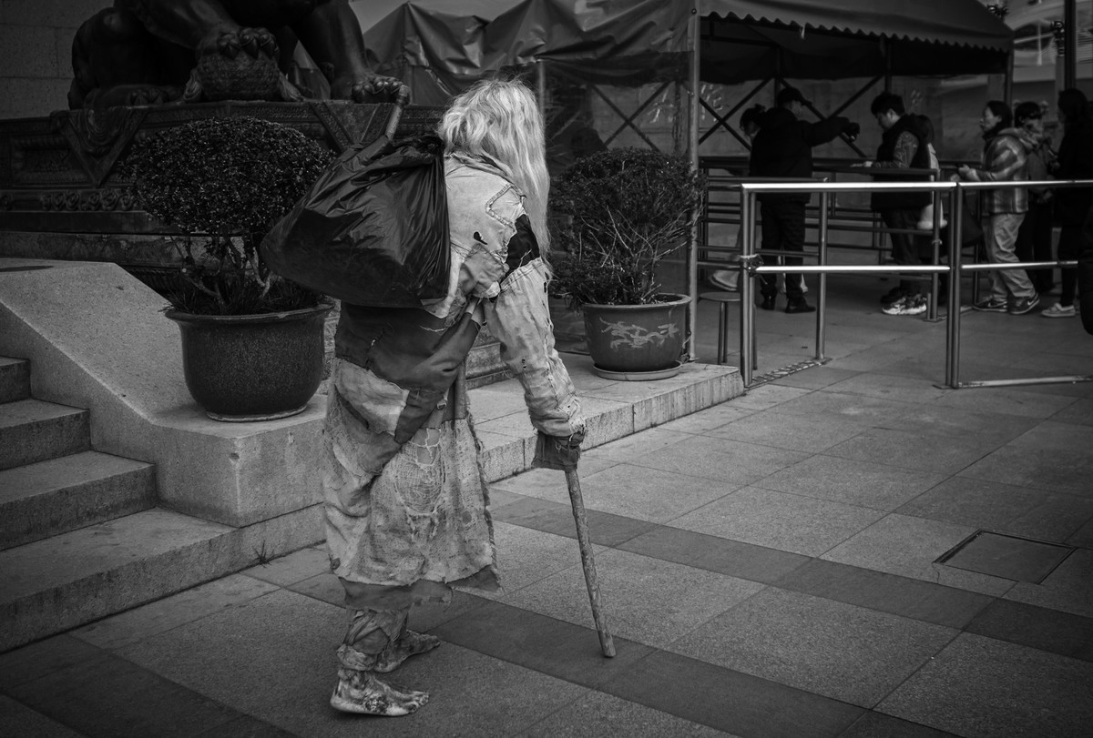 芸芸众生过去漫天尘土扬