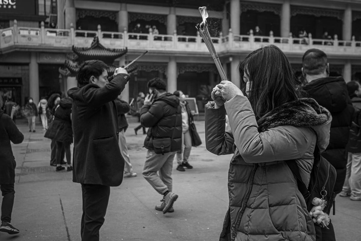 芸芸众生过去漫天尘土扬