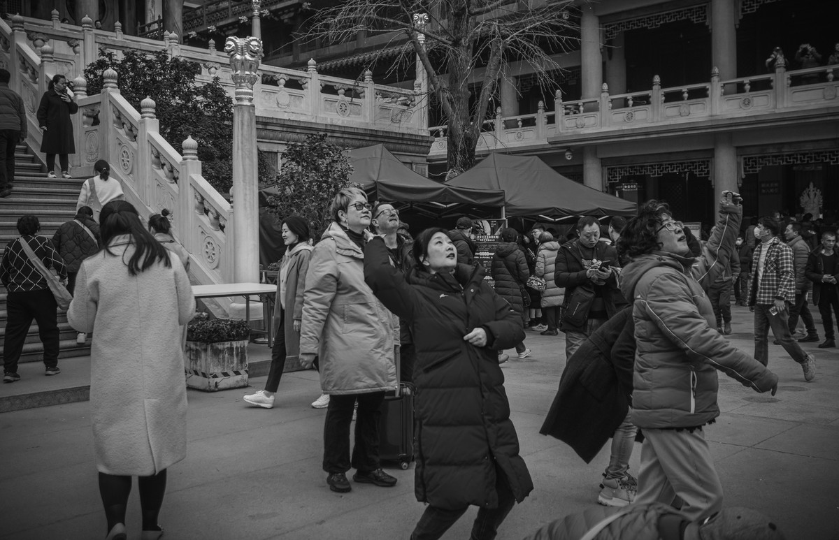 芸芸众生过去漫天尘土扬