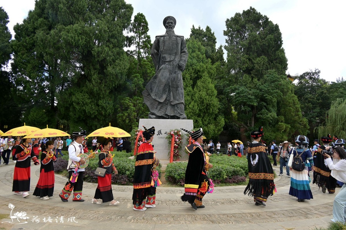加油之城，美美安龙。第九届荷花节，民族文化巡游活动。