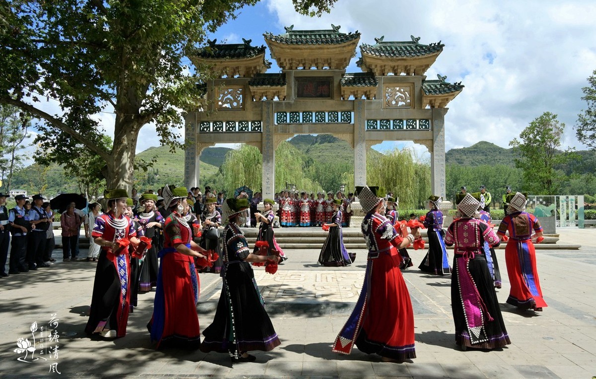 加油之城，美美安龙。第九届荷花节，民族文化巡游活动。