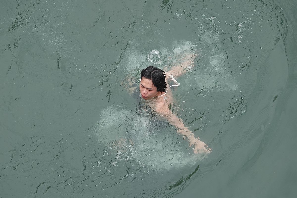 这里的人三月里就下水游泳了