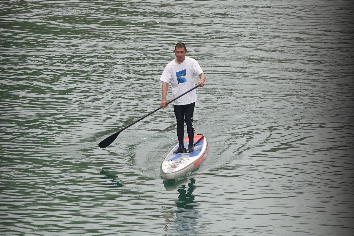 这里的人三月里就下水游泳了