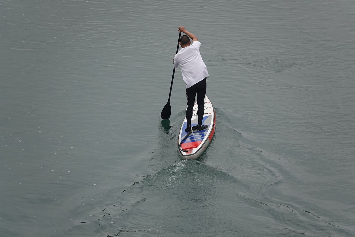 这里的人三月里就下水游泳了