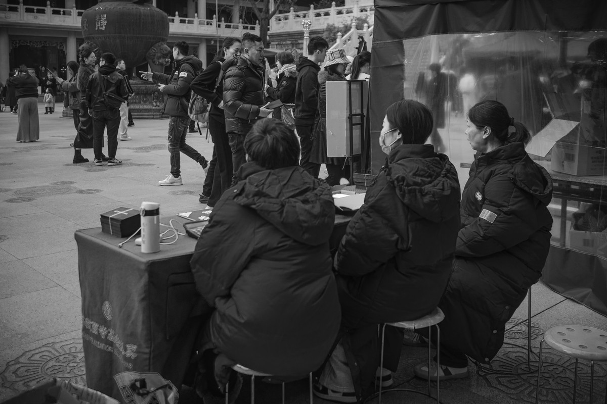 芸芸众生过去漫天尘土扬