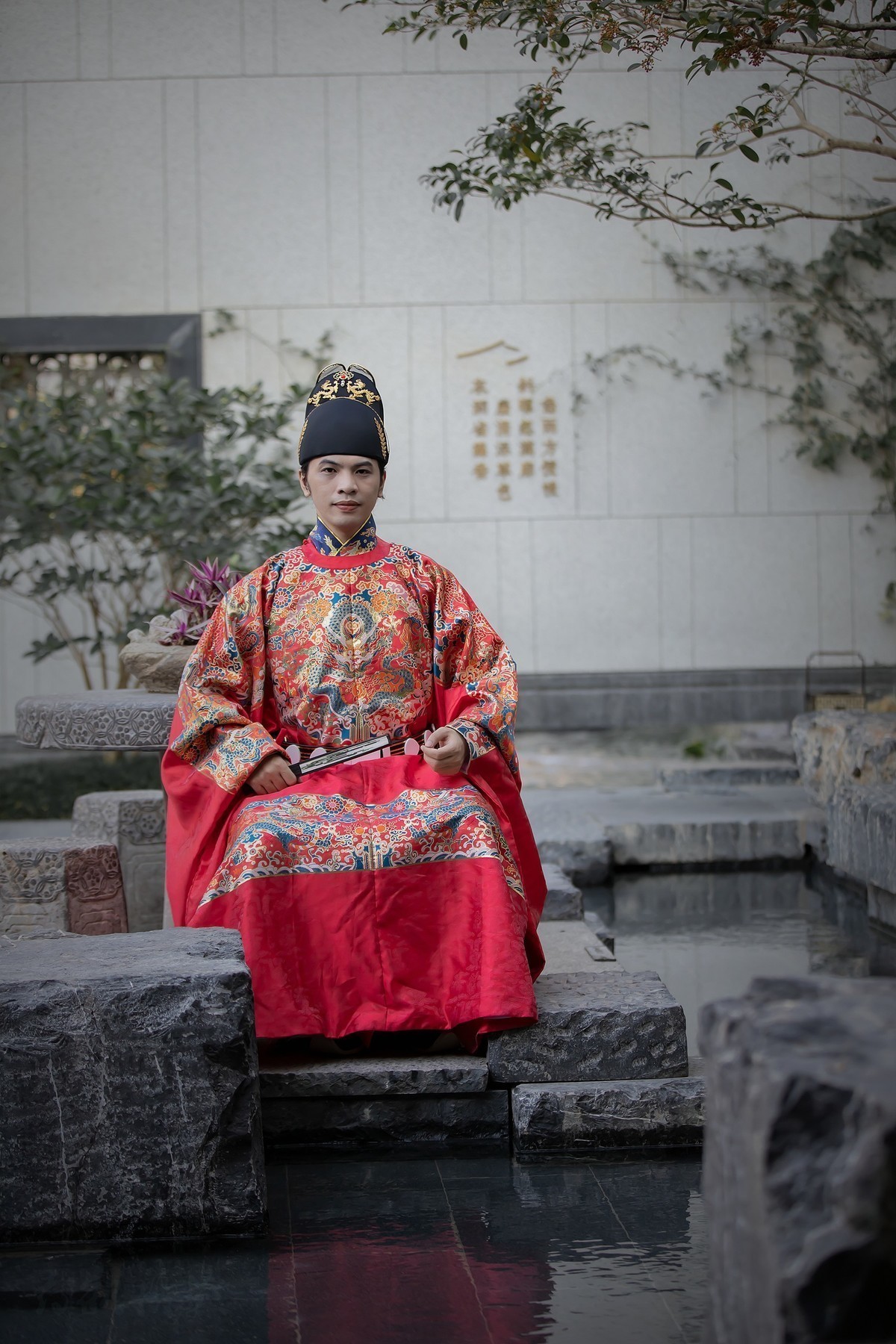 举觞白眼望青天,皎如玉树临风前