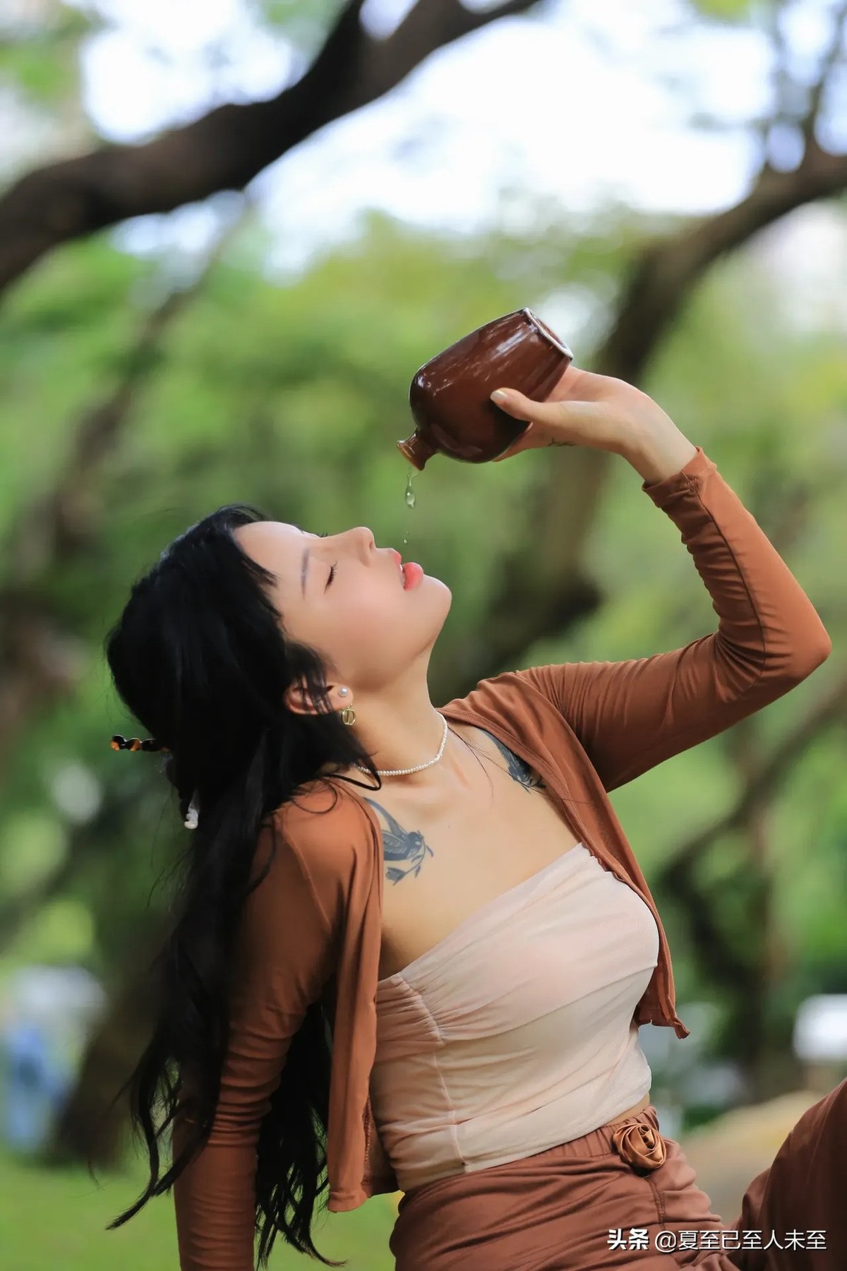 酒不醉,人自醉