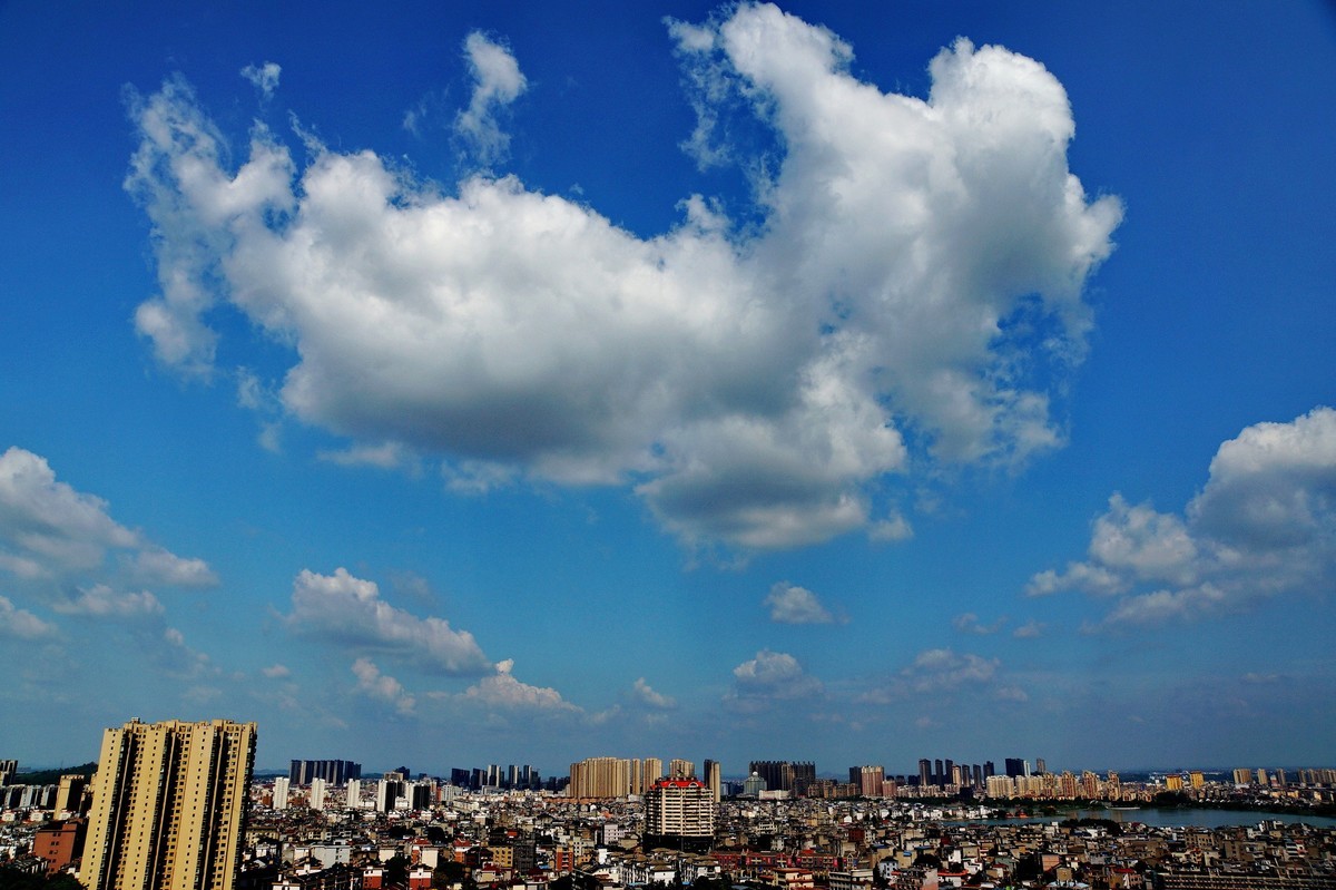 #城市风景一角# 故乡登高观云飞