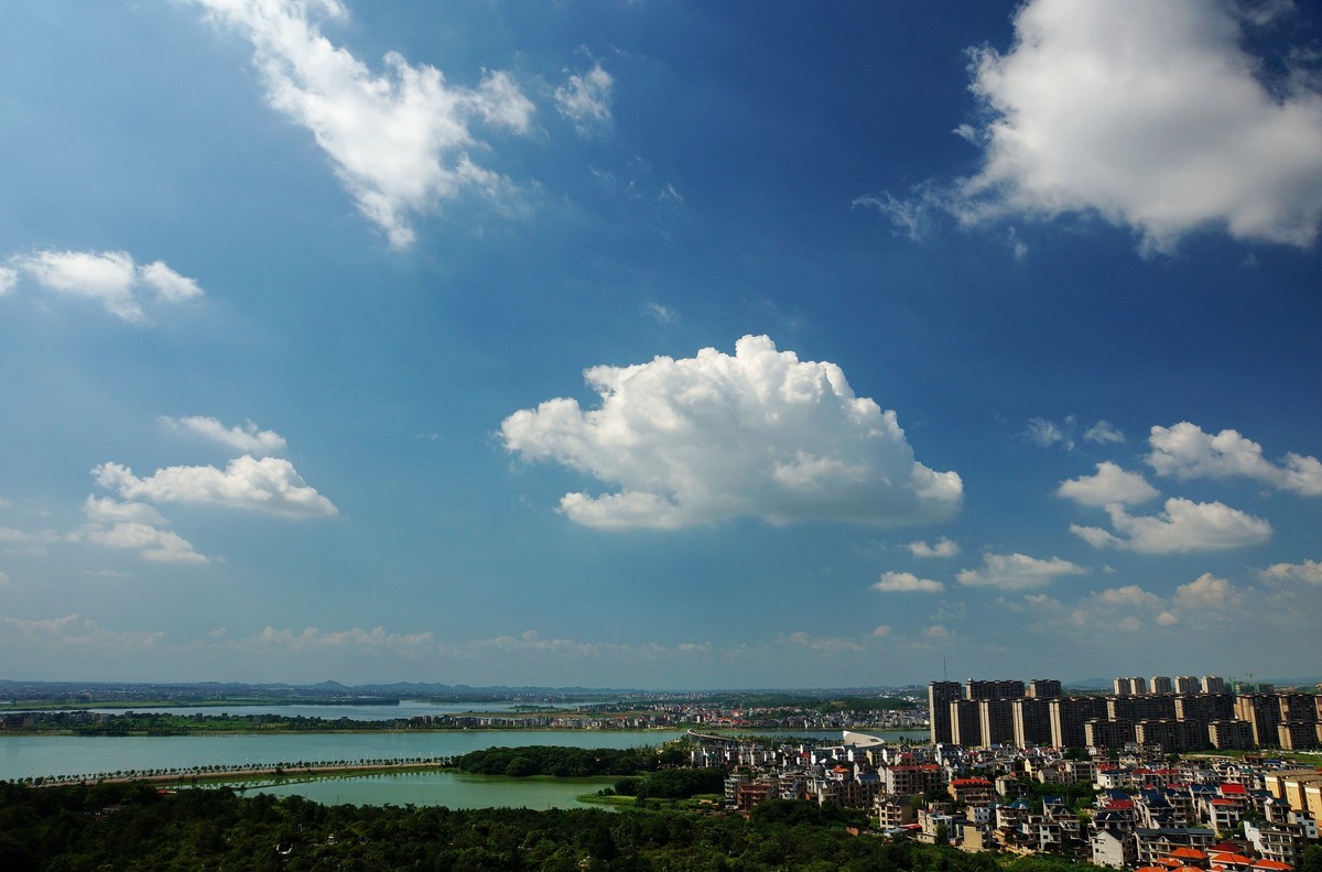 #城市风景一角# 故乡登高观云飞