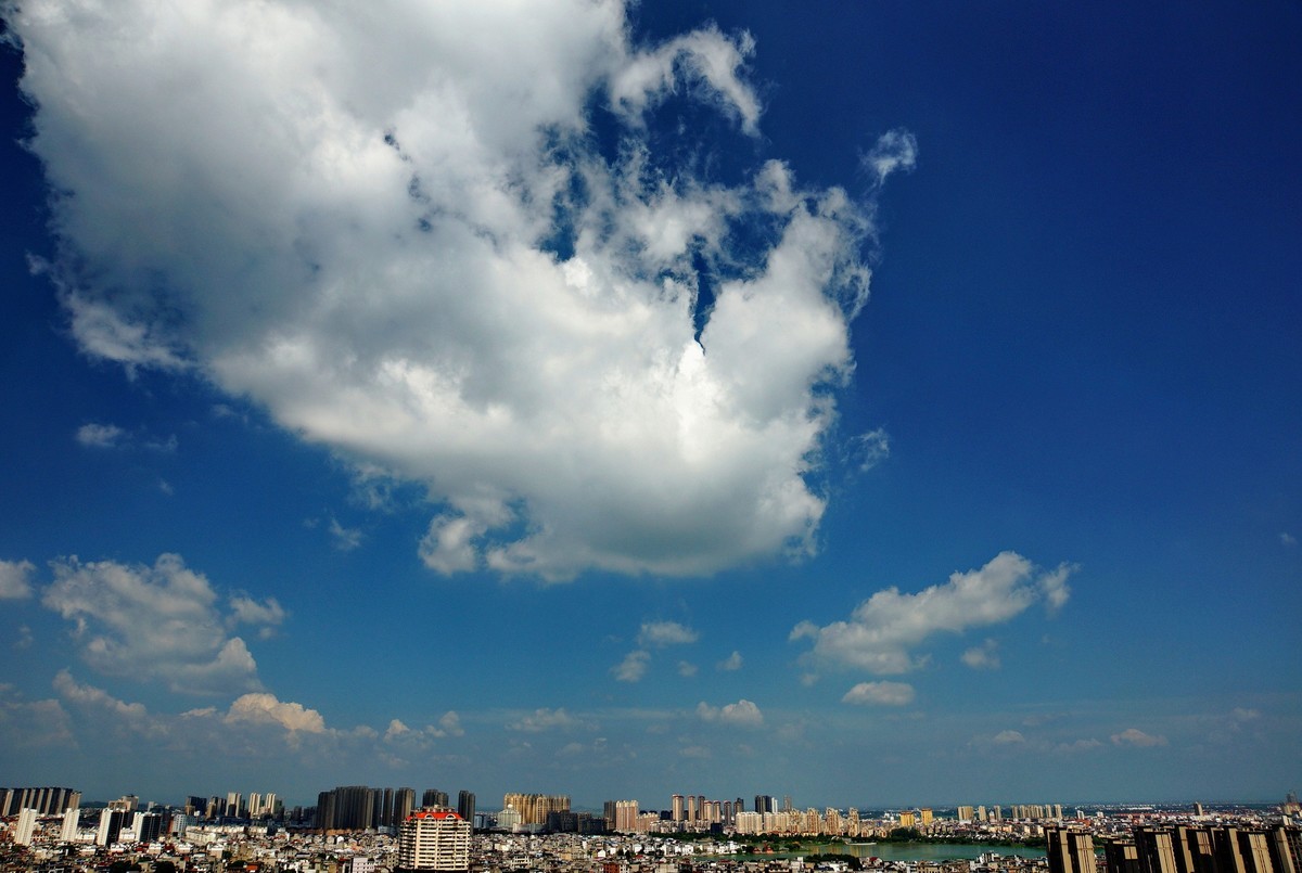 #城市风景一角# 故乡登高观云飞