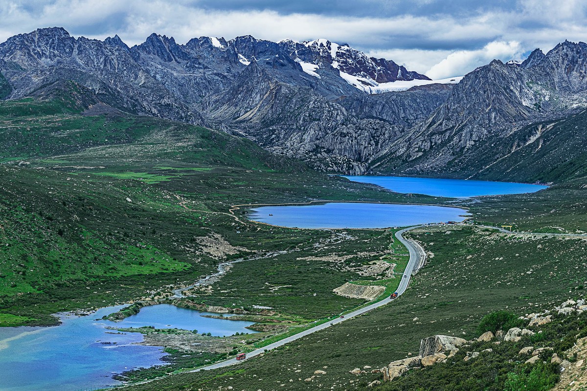路过--巴塘海子山姊妹湖