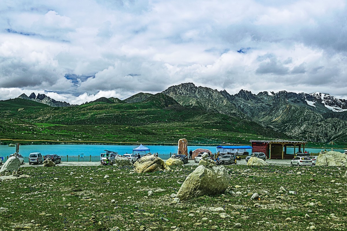 路过--巴塘海子山姊妹湖