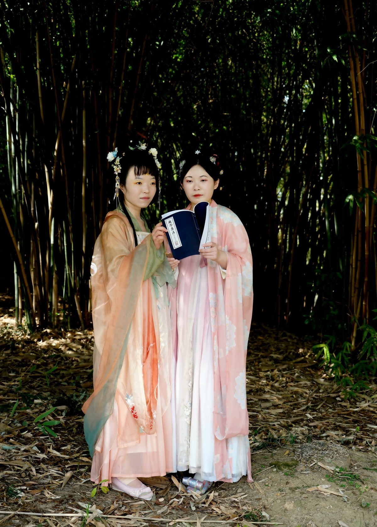 竹林旁的古装美女！