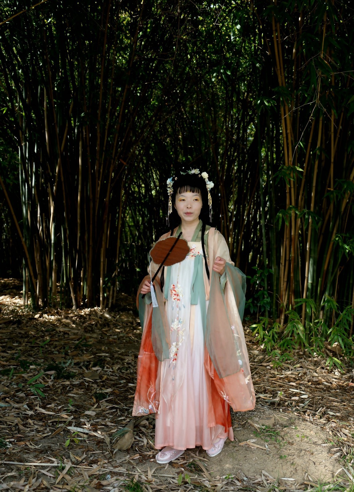 竹林旁的古装美女！