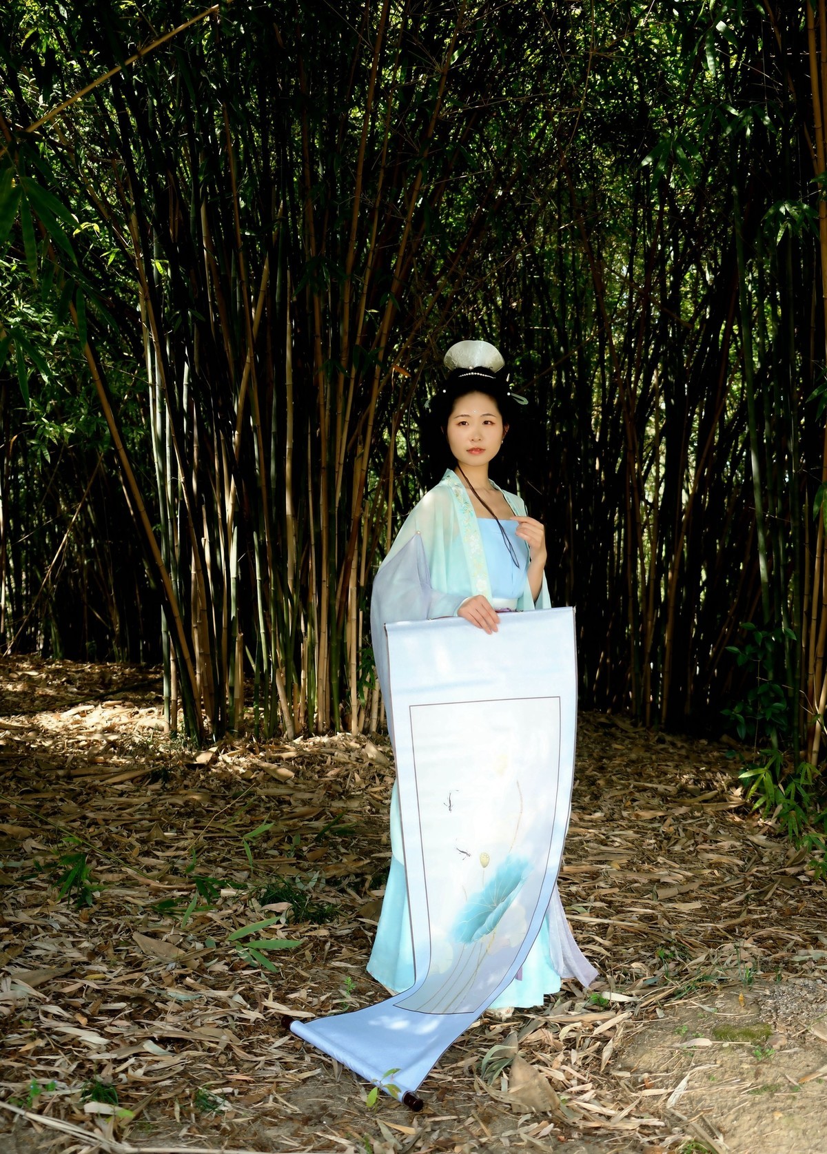 竹林旁的古装美女！