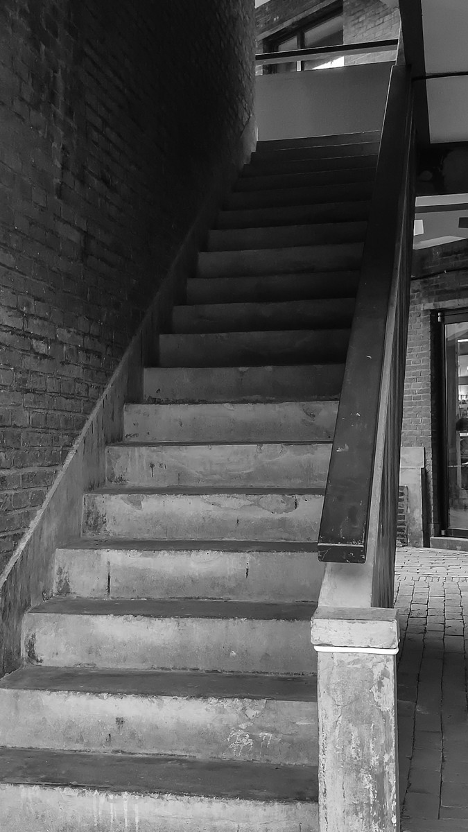 黑 白 味 的 东 关 街 （ 四 ）