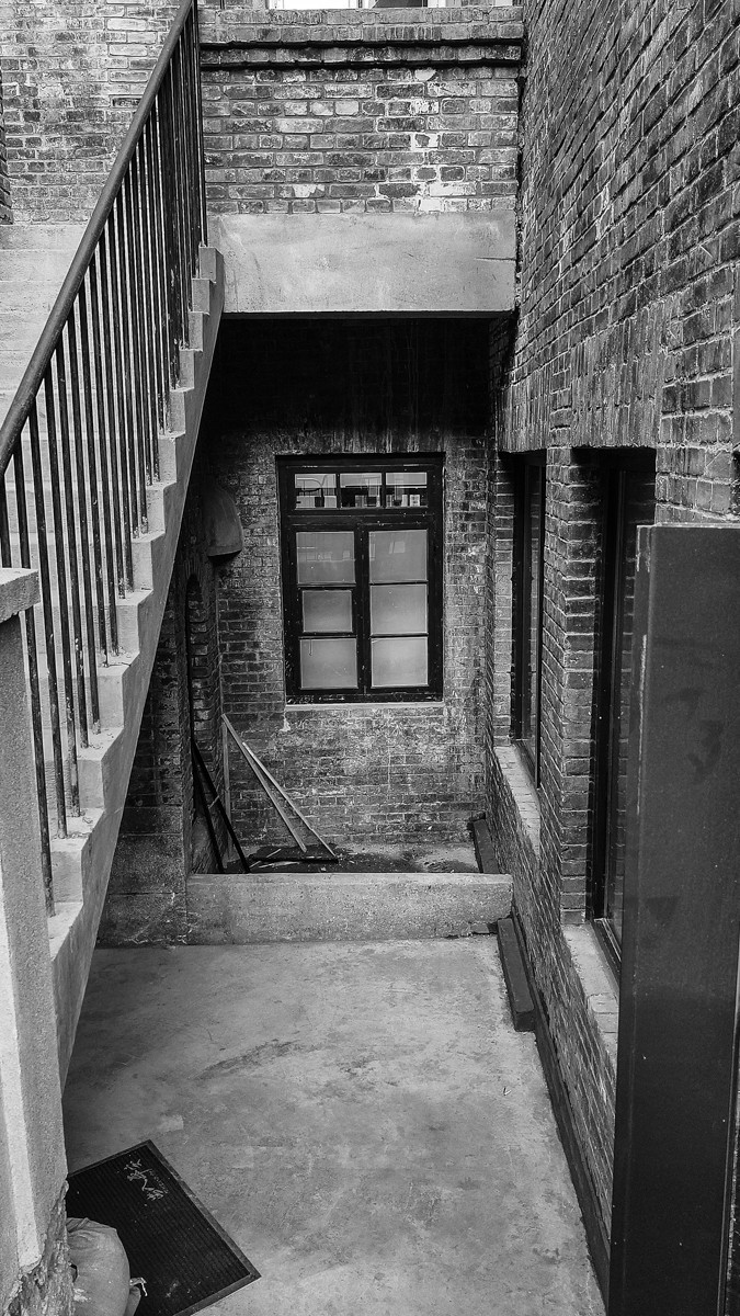 黑 白 味 的 东 关 街 （ 四 ）