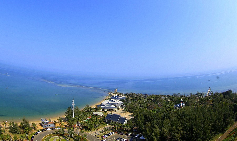 《不老松：忆海南游记》21.02.15在海景最高层，仰、平、俯三种角度，鱼眼镜下的解放公