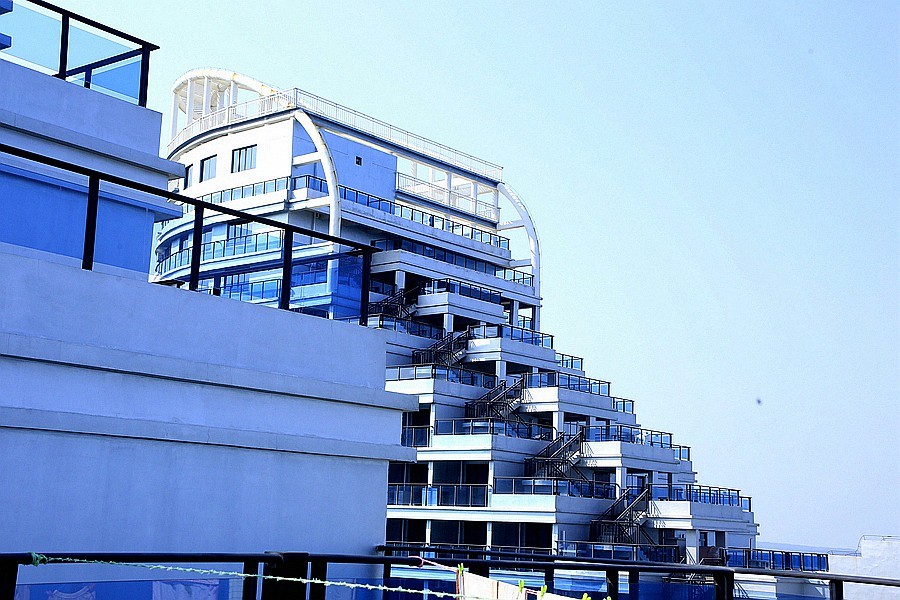 《不老松：忆海南游记》21.02.14海景楼上观长島兰湾小区美景！