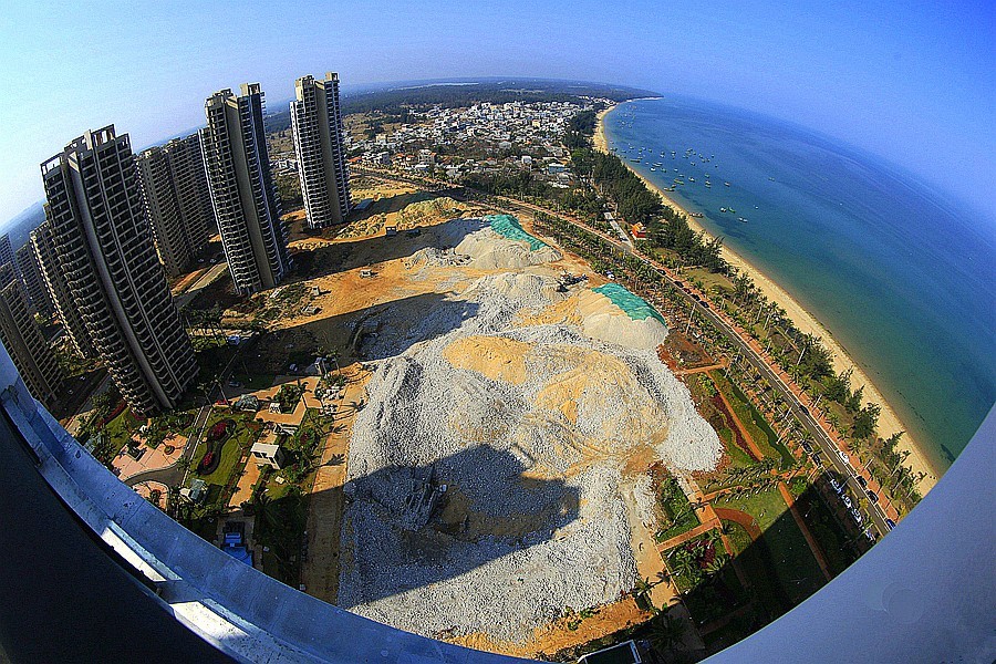 《不老松：忆海南游记》21.02.15在海景最高层，仰、平、俯三种角度，鱼眼镜下的长島兰