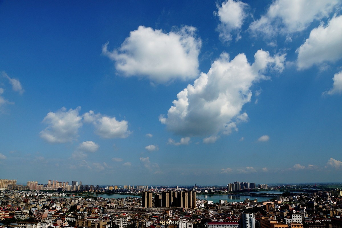 #城市风景一角# 故乡登高观云飞