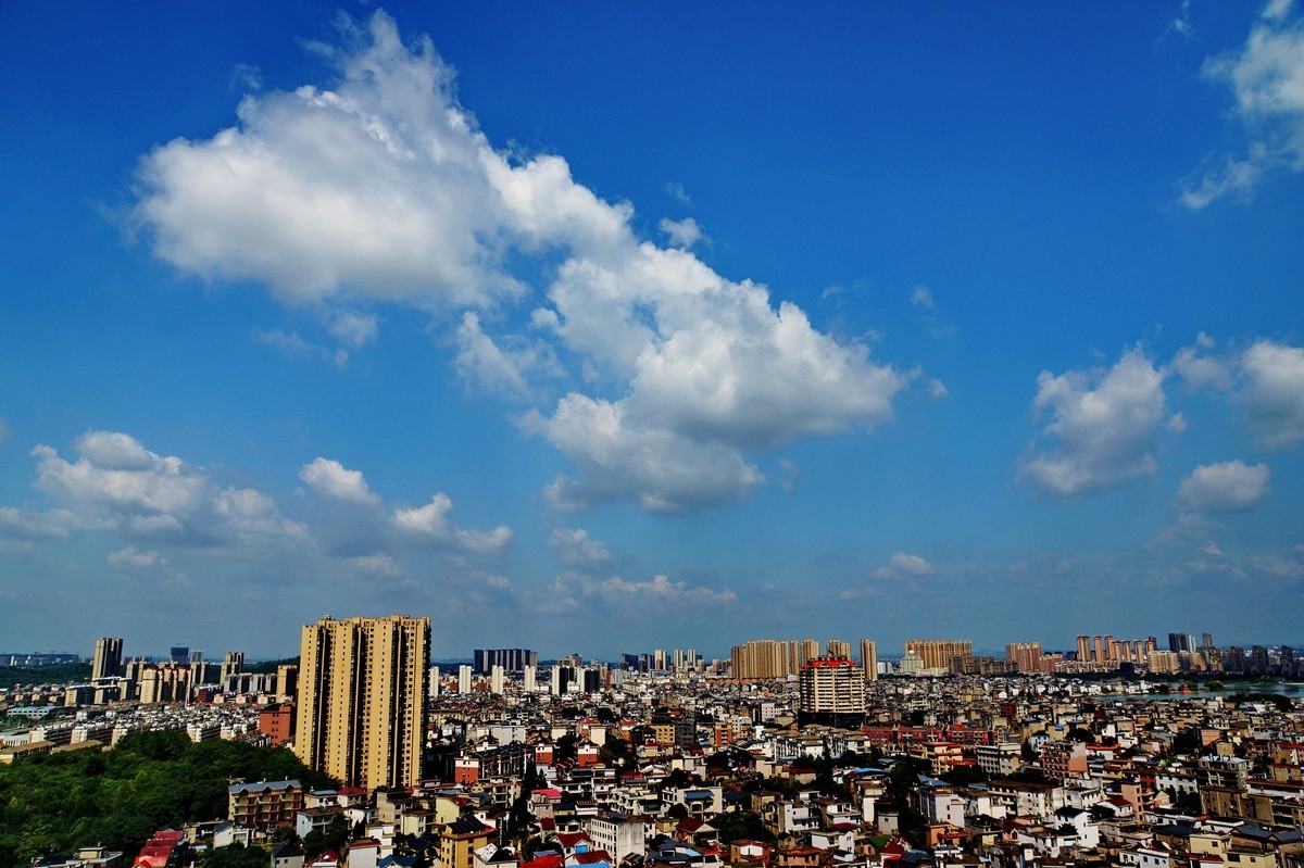 #城市风景一角# 故乡登高观云飞