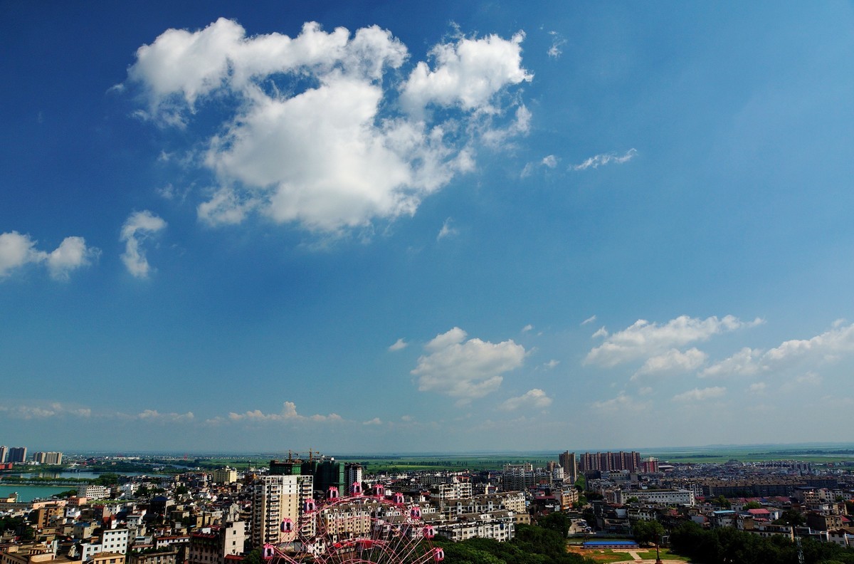 #城市风景一角# 故乡登高观云飞