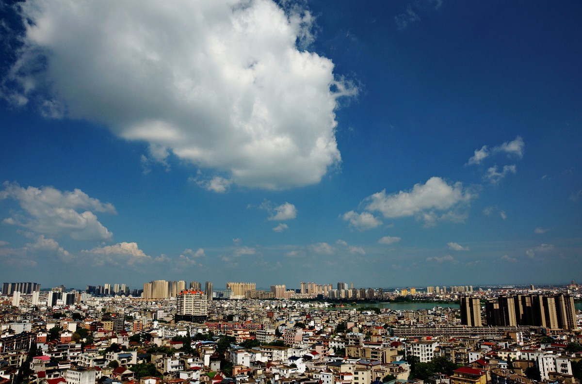 #城市风景一角# 故乡登高观云飞