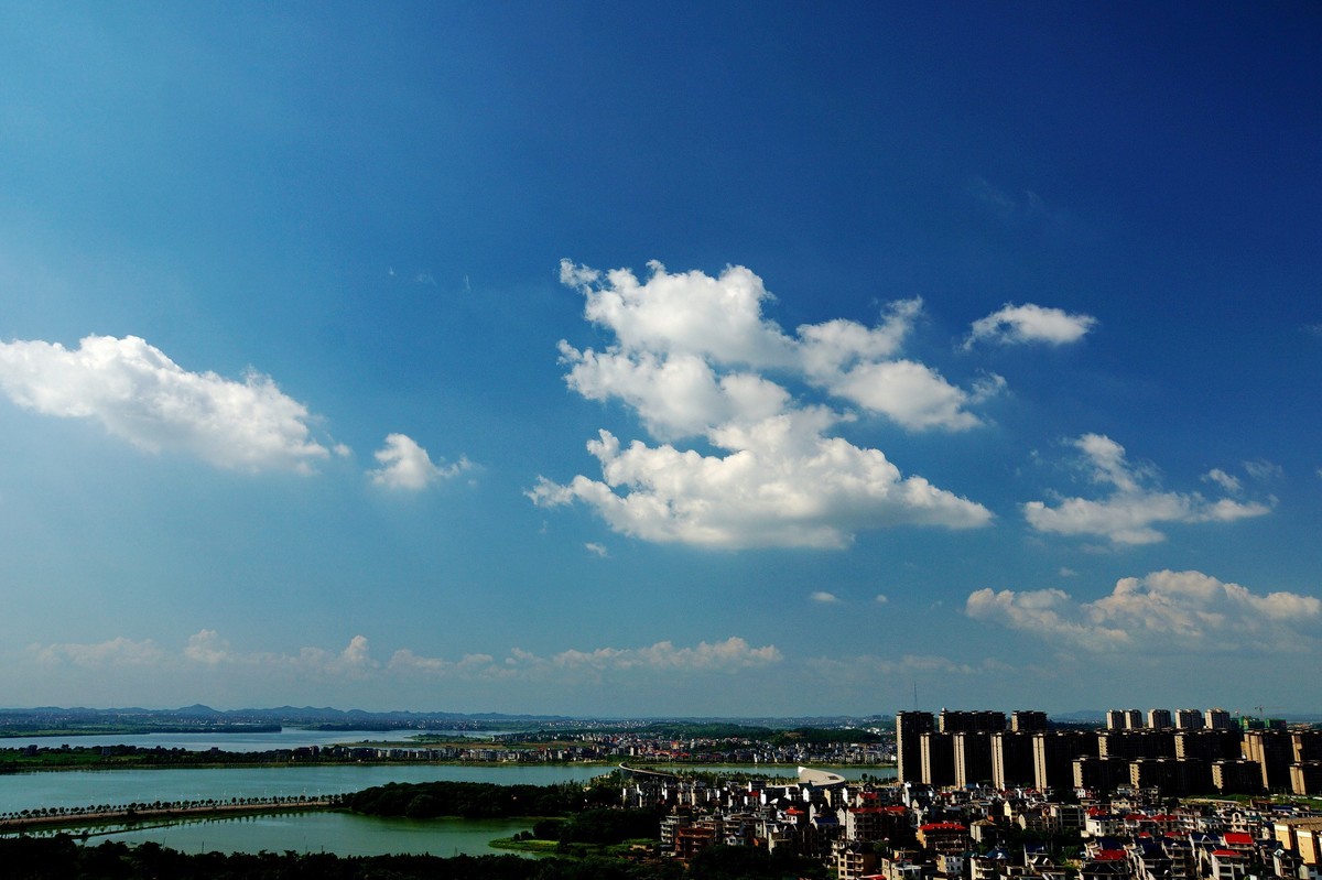 #城市风景一角# 故乡登高观云飞