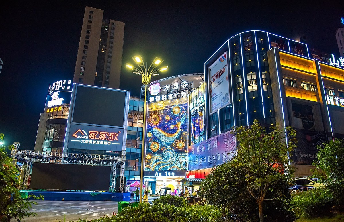 新换的24-70一代镜头到手后试夜景