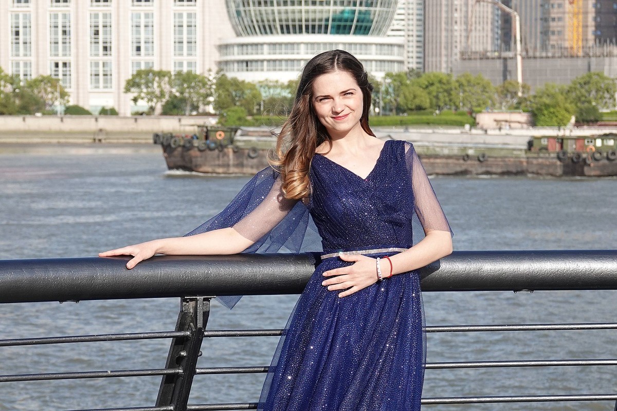 外滩拍美女老外