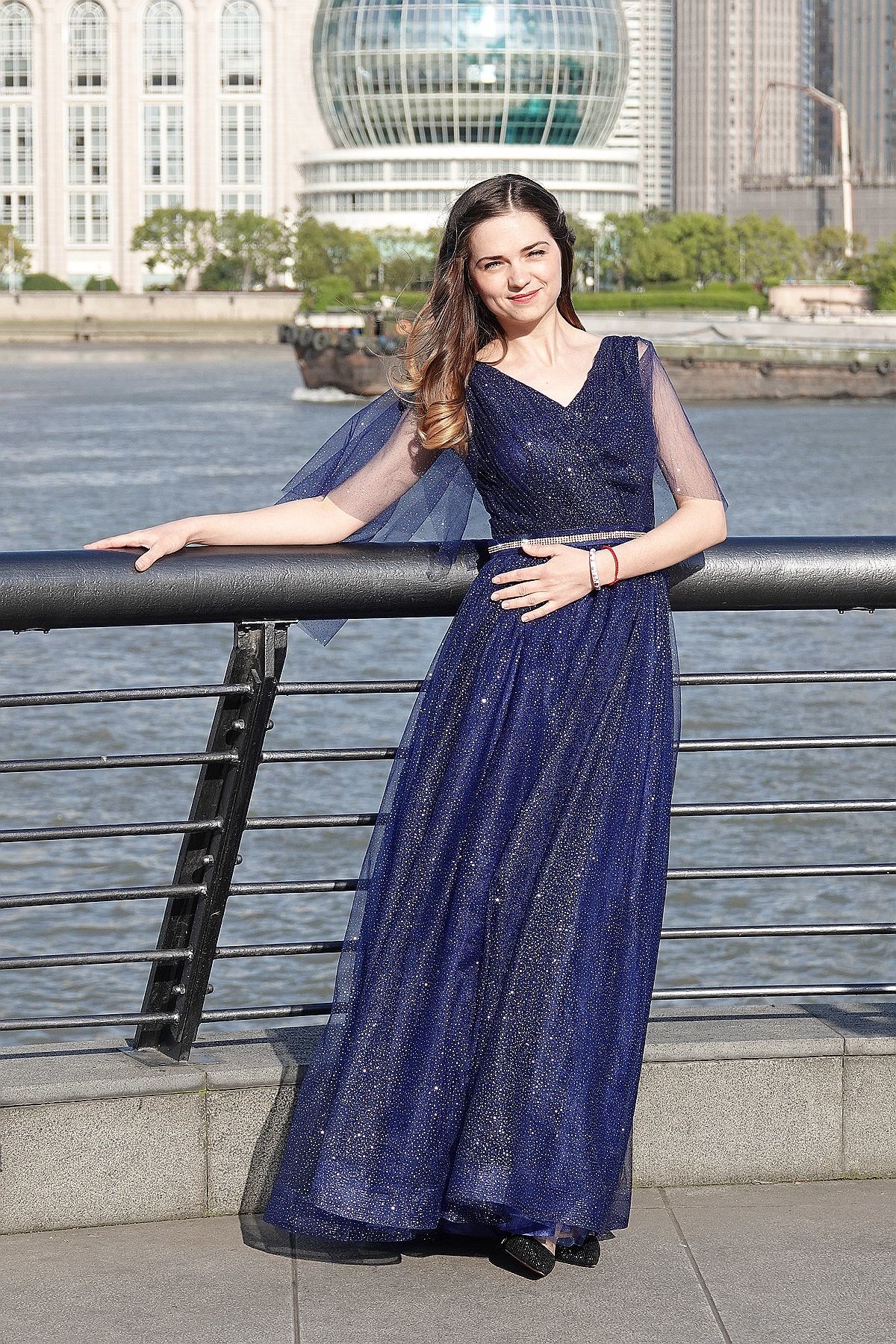 外滩拍美女老外