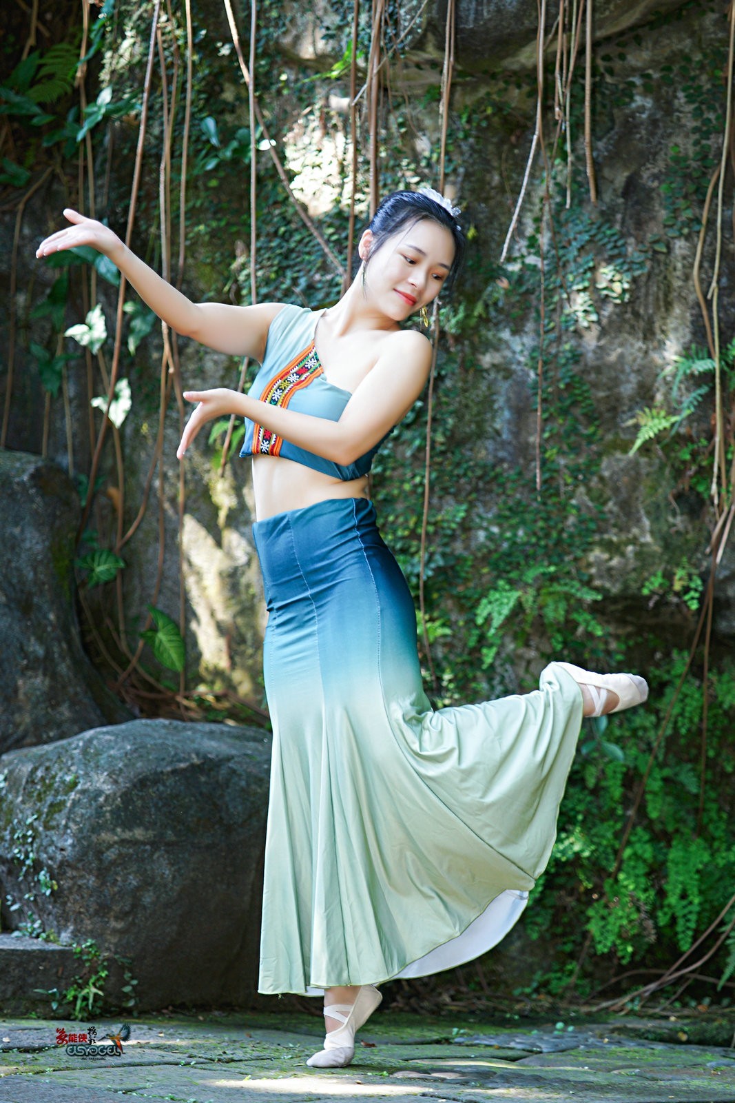 【青绿傣族少女】---佳佳