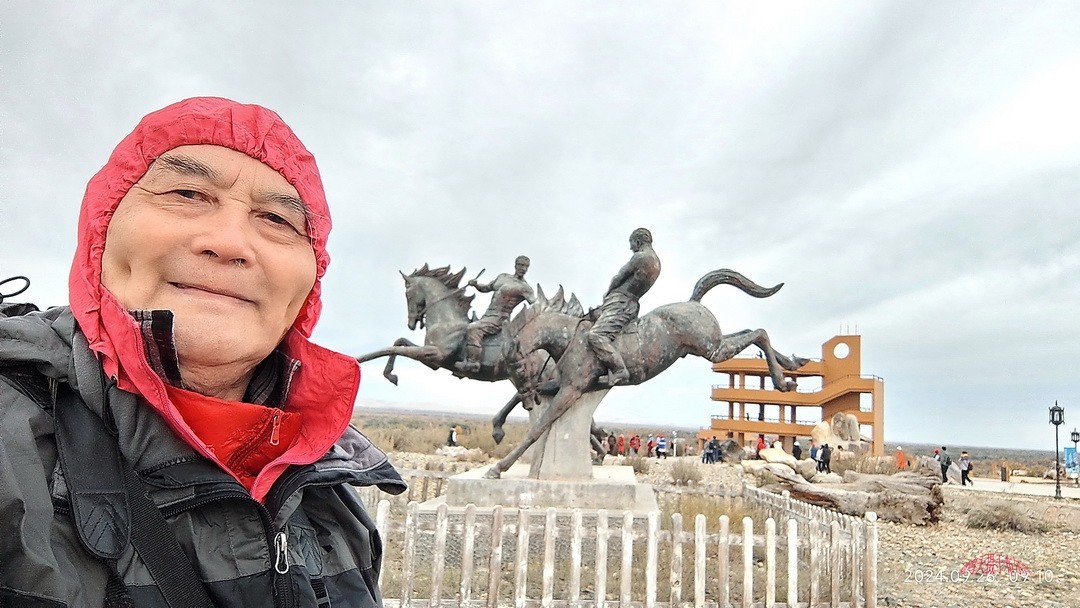 新疆最美雅丹地貌|五彩滩       周鸣天