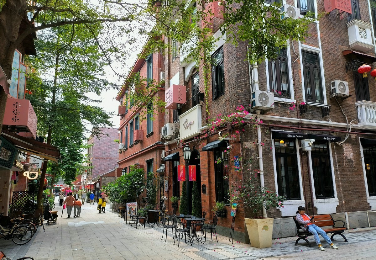 在市中心越秀区溜达。